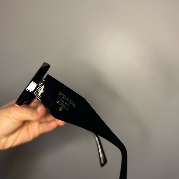 Prada sunglasses - Picture 2 of 4